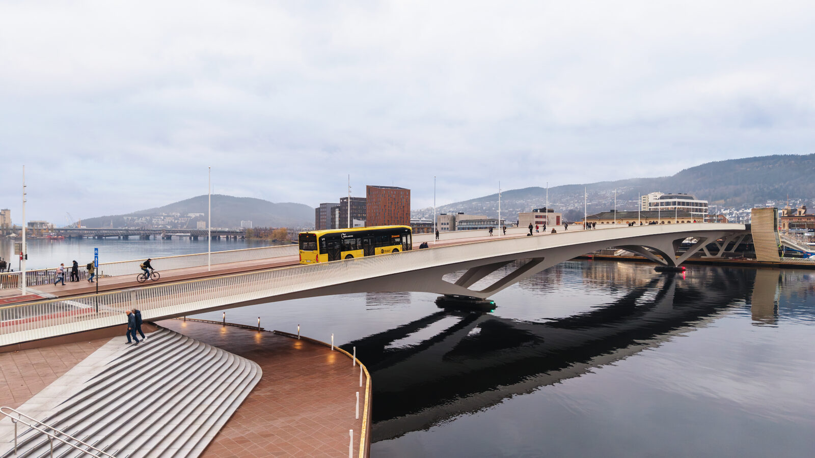 Bilde av bybrua i Drammen tatt fra Bragernes-siden.