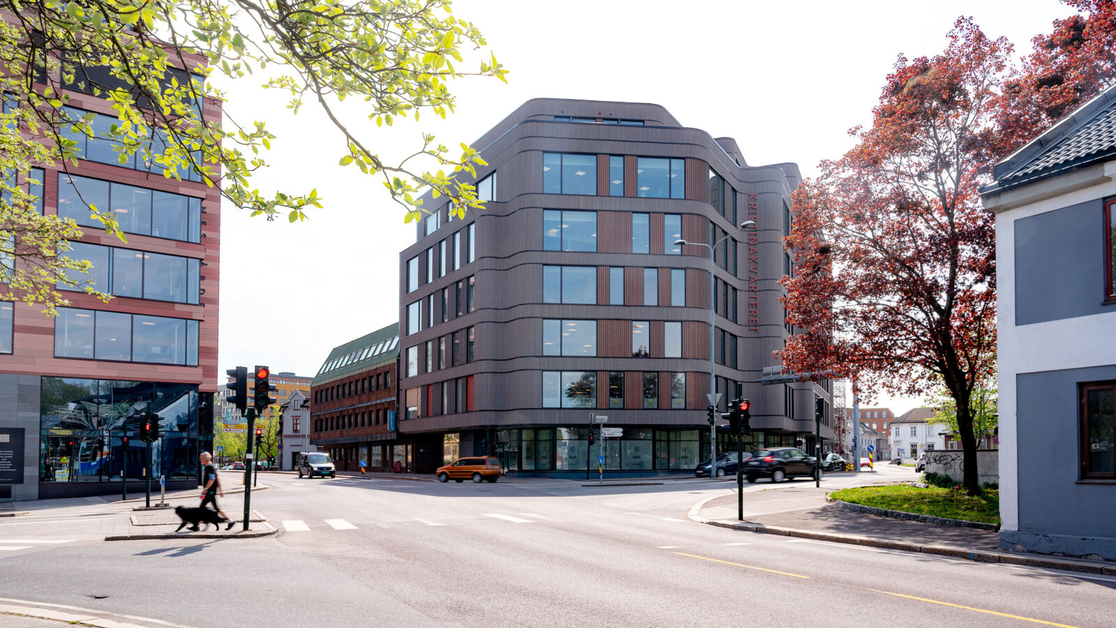 Bygate med bygninger. Illustrasjonsbilde for Due Diligense for bygg og eiendom