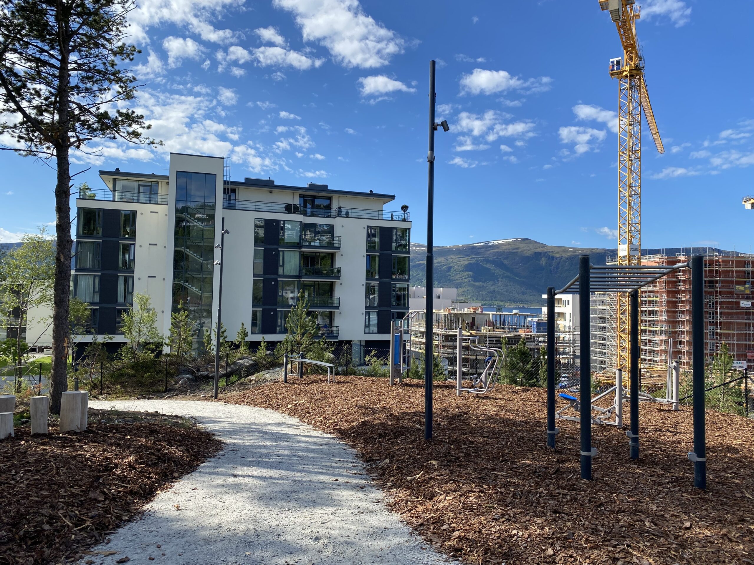 Bygging av gangvei gjennom grøntområde på Voldsdalsneset.