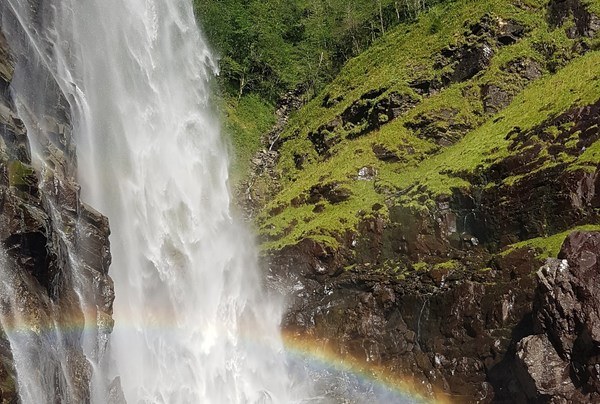 Fosse-eng ved Skarvefossen i Granvin kommune, Vestland fylke.