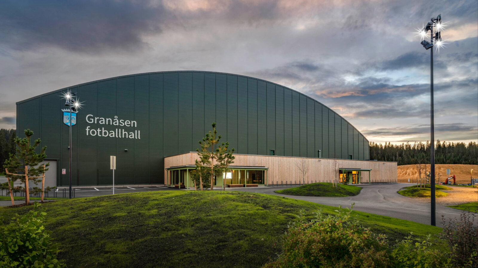 Granåsen fotballhall i Granåsen Idrettspark, utformet av Asplan Viak i samarbeid med NCC og Trondheim kommune.