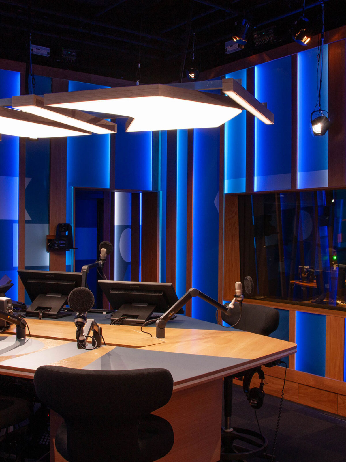 Interiørbilde av NRK Tromsø sitt radiostudio.