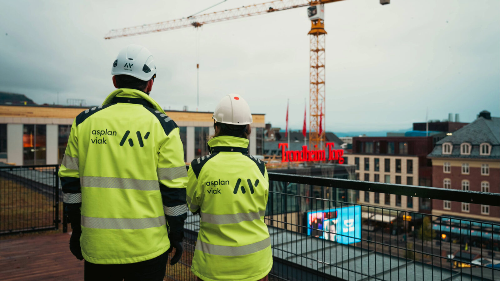 Rådgivere i Asplan Viak ved Trondheim Torg, der de har prosjektert tak og fasade (klimaskall) og jobbet med ombruksmaterialer i detaljprosjektet.