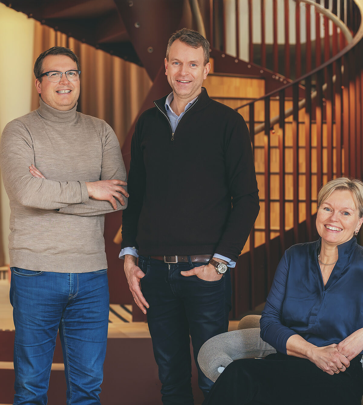 Foto av tre personer