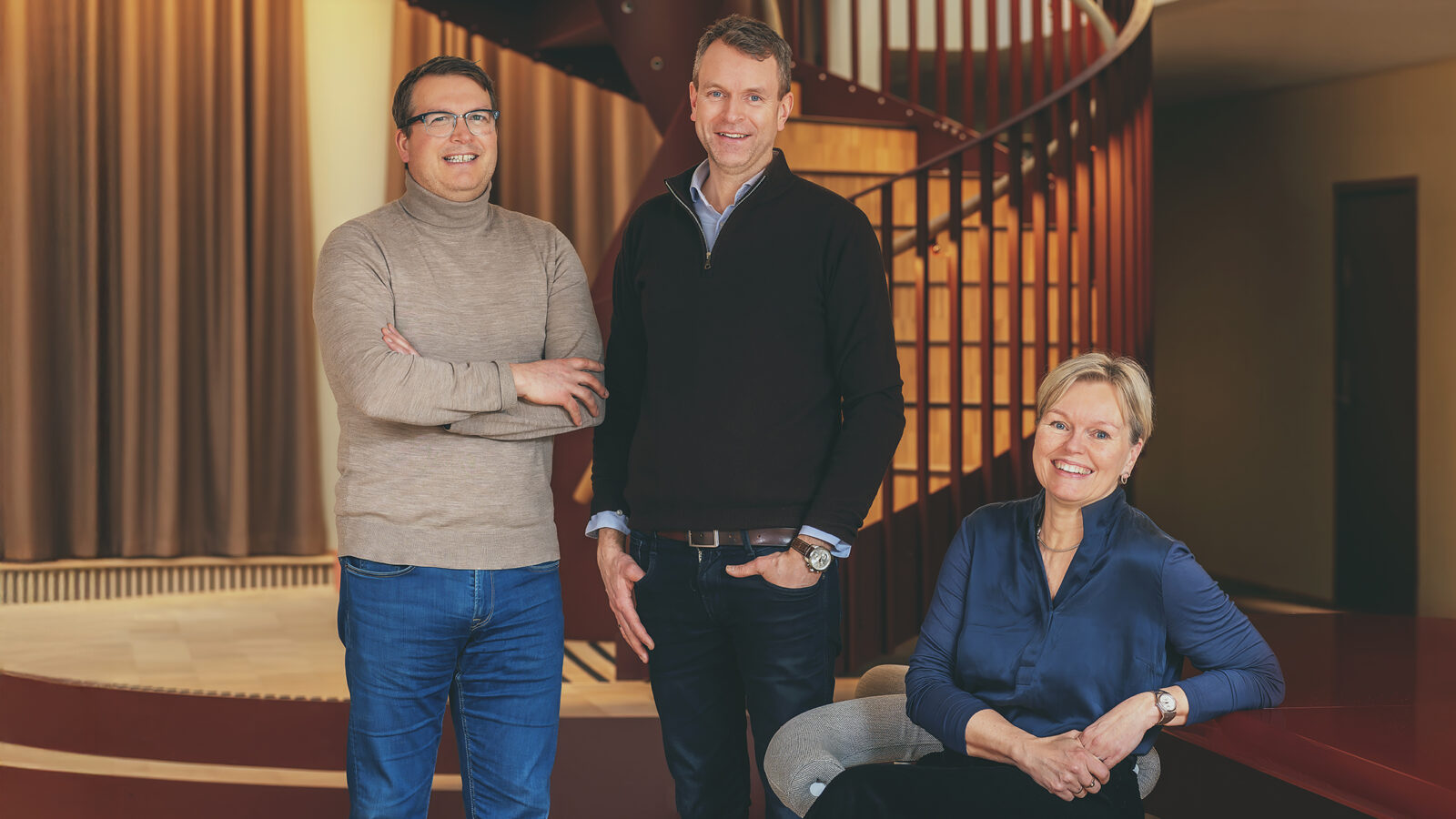 Foto av tre personer