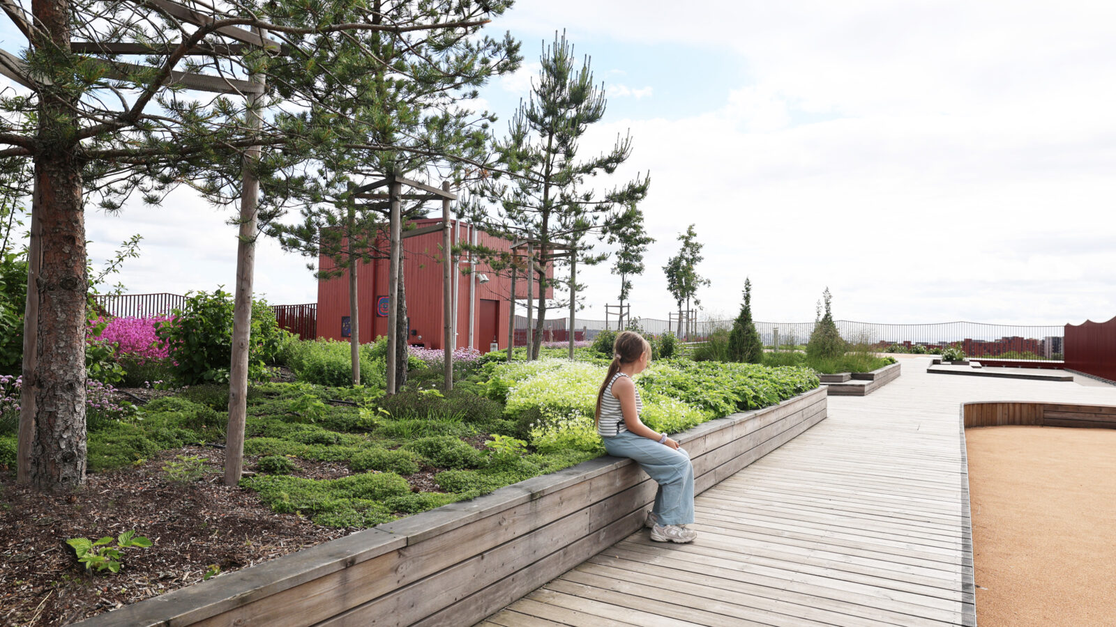 Refstad skole: Taklandskap