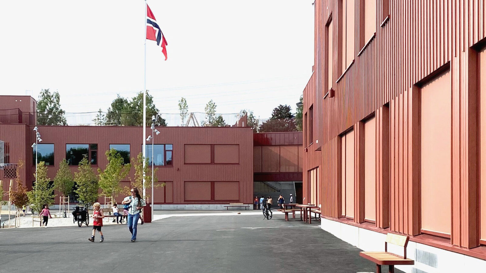 Refstad skole skolegård (foto: Finn Ståle Feldberg)