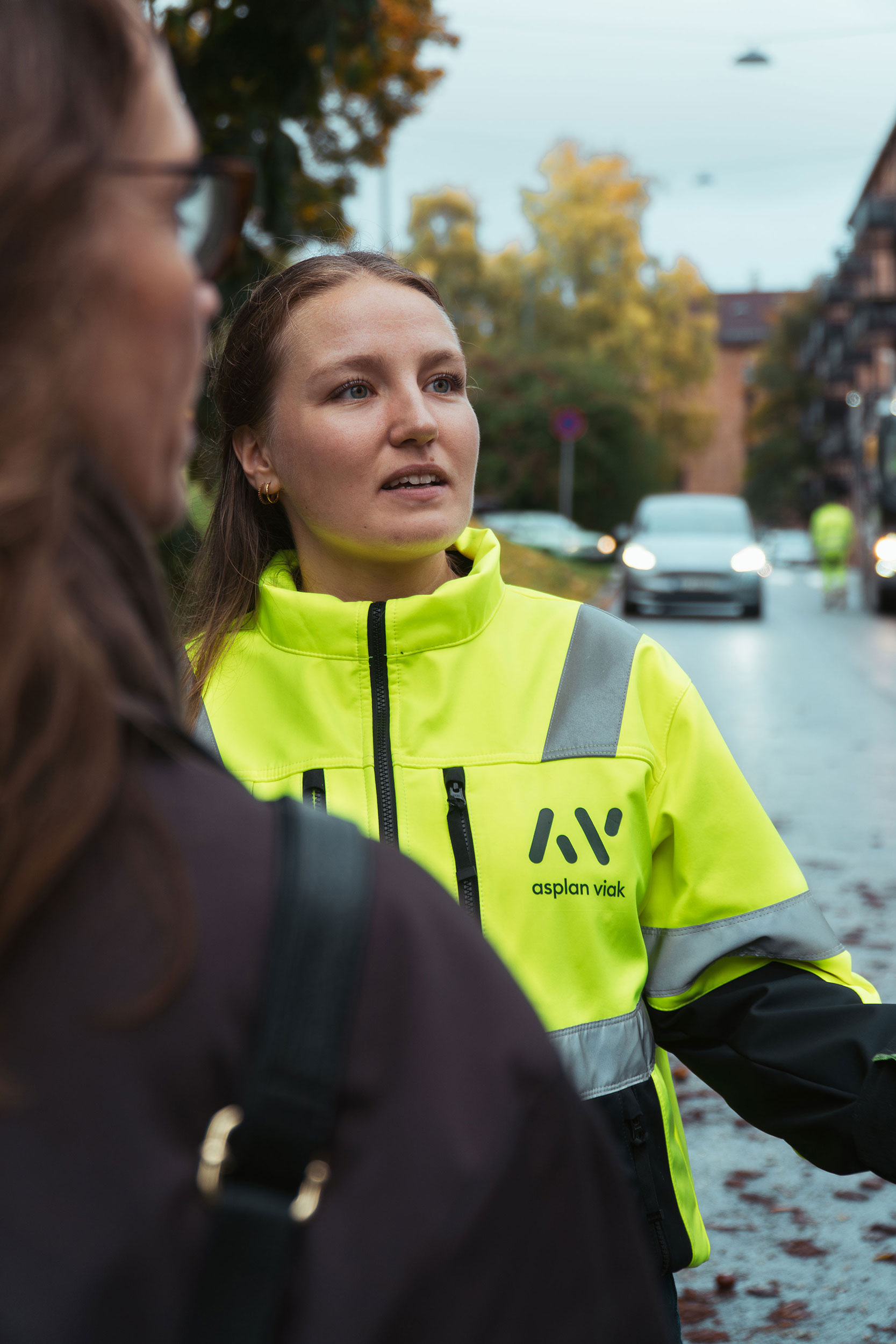 En person med refleksjakke