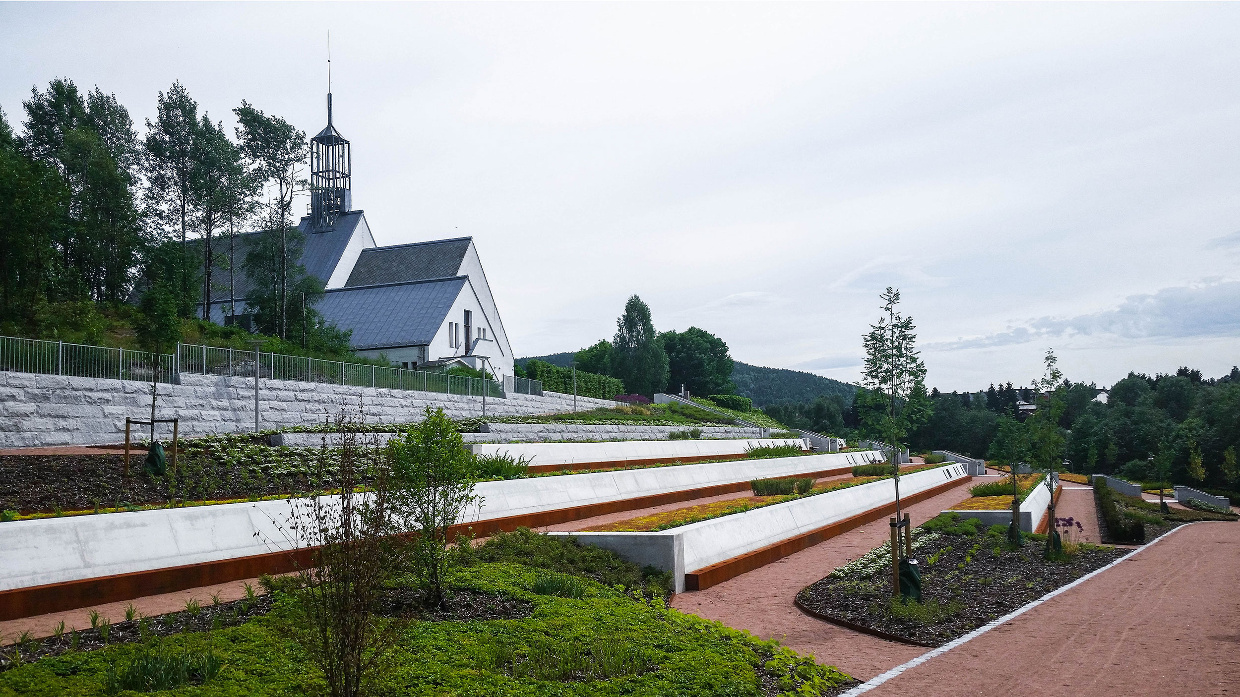 Bakkebilde Lommedalen kirke og gravlund.