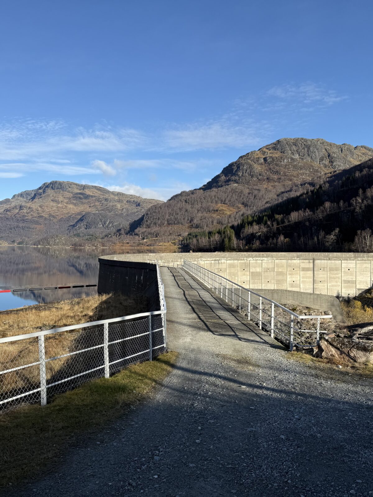Bilde av kraftverk i naturlandskap for prosjektet Nye tappeluker ved Slettedalsvatnet