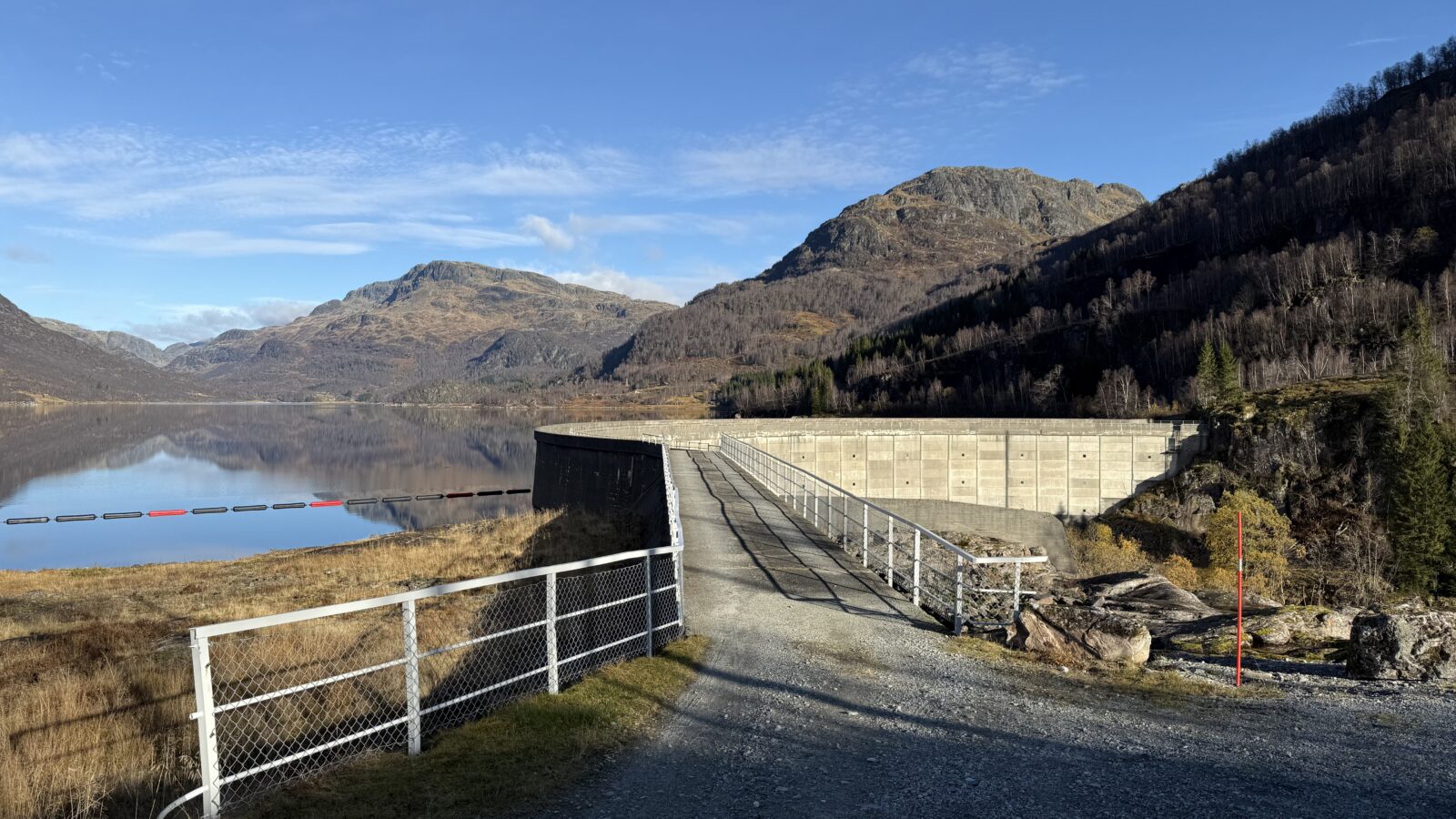 Bilde av kraftverk i naturlandskap for prosjektet Nye tappeluker ved Slettedalsvatnet